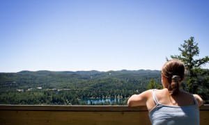 natural mamma looking out on a lake