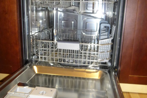 How to Clean Your Dishwasher Naturally